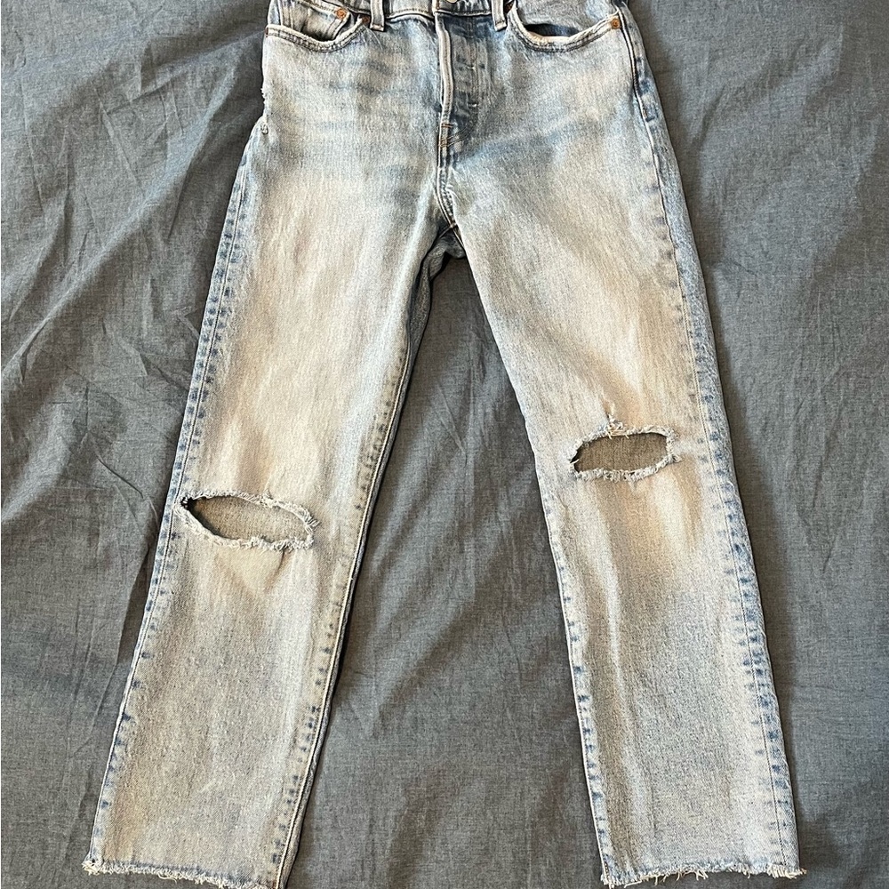 Levi’s Wedgie Straight distressed jeans